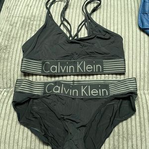 Calvin Klein small black intimate set